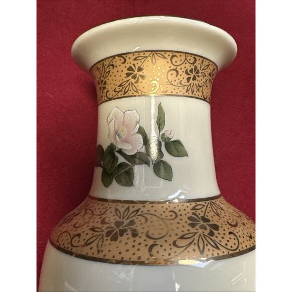 Rare Mid-Century Japan Porcelain Floral Vase Hand painted Birds & Magnolia, 10”H - Picture 5 of 9